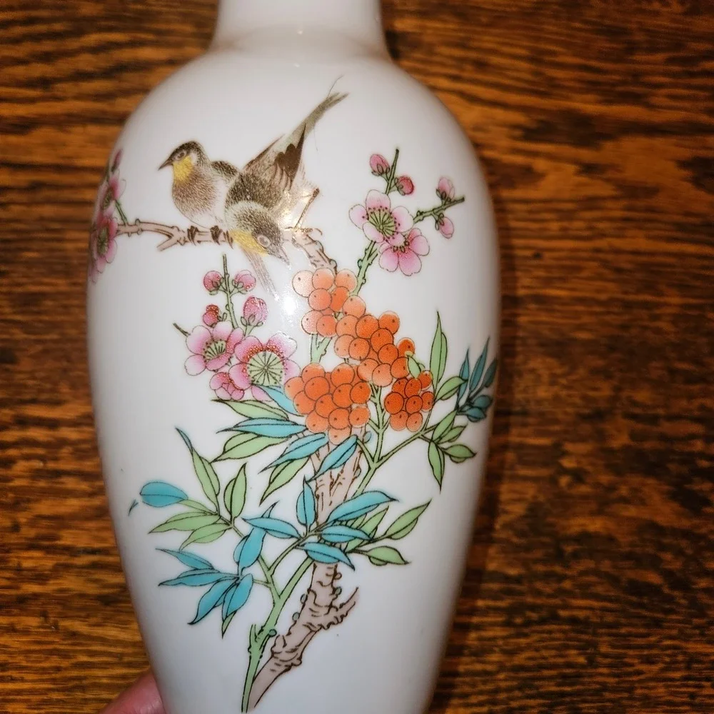 Vintage Jingdezhen Chinese Porcelain Bud Vase Birds and Flowers White 10‎ Inch